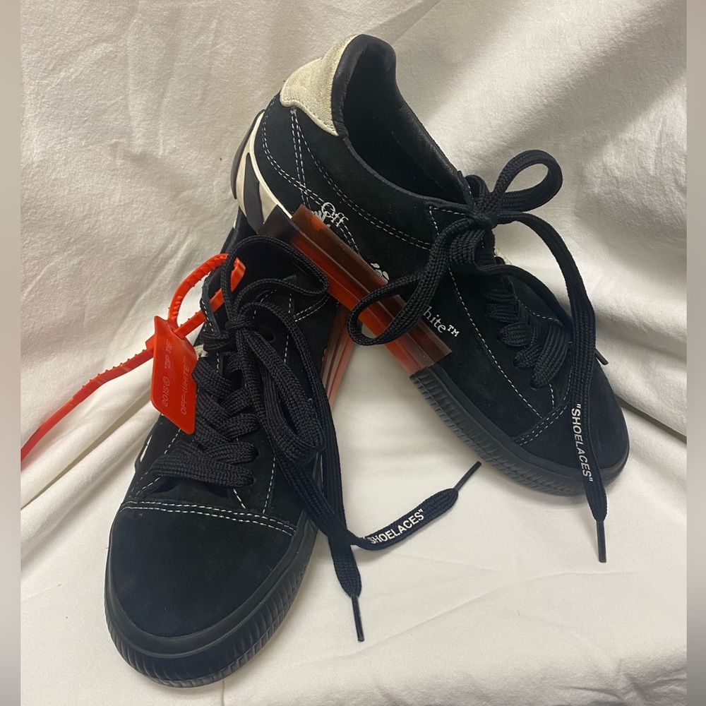 OFF WHITE Low Vulcanized Sneakers. Women's Black Virgil Abloh. Size 6